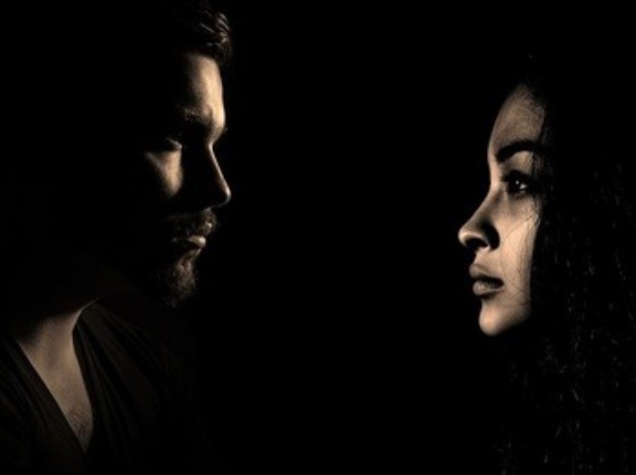 【謎】研究者「人間が”キス”する理由、マジでわからない…」