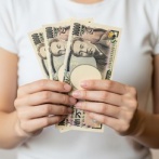 【パパ活】夫が娘の同級生とパパ活してたらしく、娘が夫にコップを投げつけてた