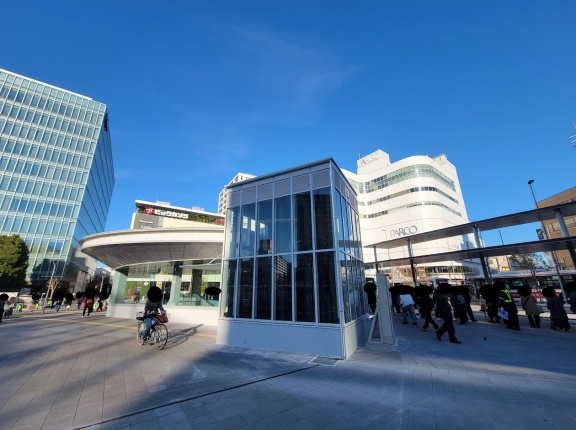 調布駅 広場口の囲いが撤去され、広々と通行できるようになって感動！！駅前の工事がフィナーレへ向かう！！