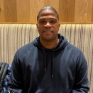 DeNA・ビシエドが鮫リュック持って来日「１年間ケガせずにチームに貢献していきたい」