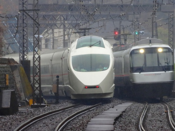 小田急が通過する自治体の人口は50年間でどれぐらい増加したのか