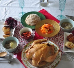 皮は香ばしく、身はふっくらの感動の丸鶏のローストチキン【PR】