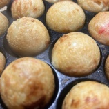 『[イコラブ] 野口衣織、釣ったタコで作ったたこ焼き披露「天然のタコは贅沢」「めちゃくちゃ綺麗に焼けてる」の声』の画像