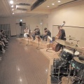 ��¹�һ�̱�ץ饶��JAZZ���󥵡��ȡ� ��The Three-Guitar Jazz Quintet���פǤ�����
