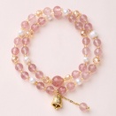 小さな幸せの音がする：天然石が紡ぐ、ストロベリークォーツと真珠の2連ブレスレット