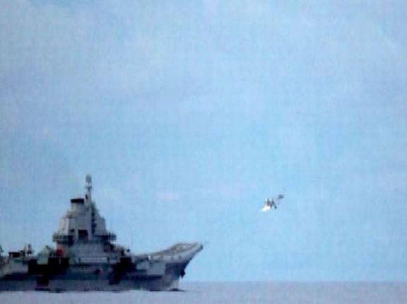 沖縄周辺で中国海軍空母「遼寧」から艦載戦闘機やヘリコプターが約100回発着艦…太平洋で活動！