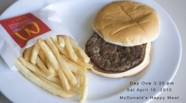 979日間放置されたマクドとポテトを御覧ください
