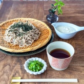 おうちでざるそば（とろろ付き）と、今日のおべんとう