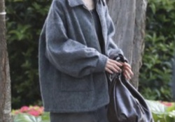 【朗報】齋藤飛鳥の近影、髪を切って映画撮影中
