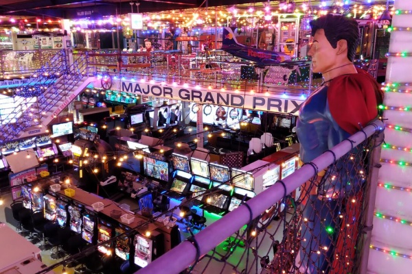 ゲームセンターの機会で取ったビー玉 ビー玉をのせて景品ゲット！超難しい実力機！目方でドンピシャ