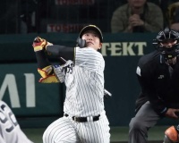 嶋村のプロ初打席のフルスイングに心打たれた奴