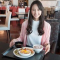 【画像】女性さん、行列のできるような定食屋で酷すぎる女性差別を受けてしまう……