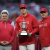 大谷翔平が右腕に包帯巻き球場に登場　チームMVPと最優秀投手の表彰式を前に水原通訳と