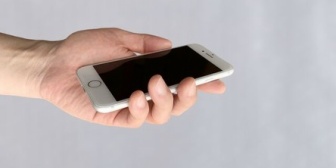 我が家（私・妻・息子（3歳）の三人家族、マンション生活）に、父から「一ヶ月ほど滞在する」と一方的に電話が来た。