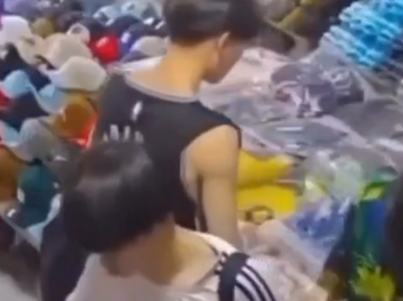 【炎上】バリ島で日本人の高校生が万引きしている動画がネットで拡散、特定される→学校が謝罪