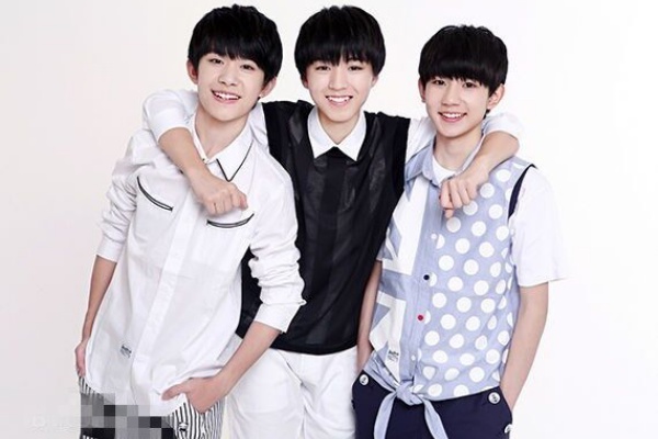 TFBOYS 王俊凯 王源 易烊千玺 昔の直筆サイン 専用ページ TFBOYS 王俊凯 王源 易烊千玺 昔の直筆サイン 専用ページ TFBOYS