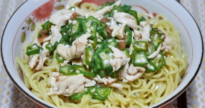 なんやかんや冷たい麺、好きなんです「鶏ささみ肉とオクラのそうラーメン」&「赤ウィンナー」