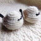 イタリアで編み物(9) 余った毛糸でシマエナガの編みぐるみ