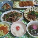 新玉葱のフライと鶏皮の大根巻きと鶏ハツ（心臓）葱炒めでお昼ご飯。