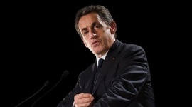 サルコジ前大統領「移民はフランス人らしく暮らせ」