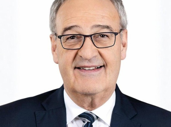 スイス「お前らの国の大統領って政治家になる前は何してた？」