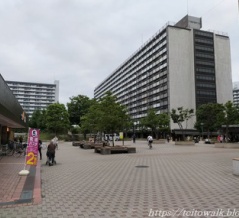 からみ煉瓦と活気溢れる団地内商店街「豊島五丁目団地」