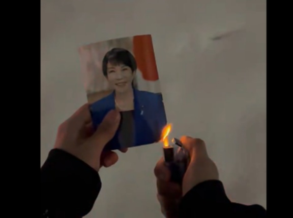 X民、高市首相の写真を雪上で燃やす動画をアップロードし大炎上（動画あり）