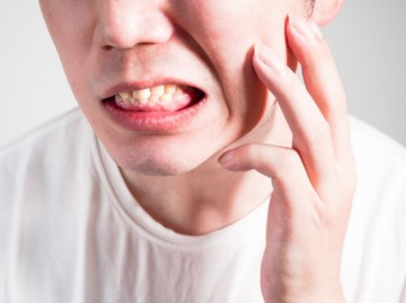歯医者「えっ！左右同時にですか！？」　ワイ「構わんッッ！！」→