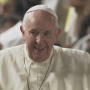 ローマ教皇が女性信者の手を叩く→翌日には謝罪「教皇は悪くないだろ」「教皇も大変やなぁ」