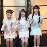 『[イコラブ] みりにゃ&花菜&莉沙の体幹チャレンジ、どんどん低くなっていくw』の画像