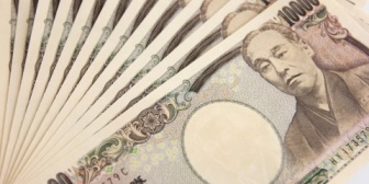 年金もなくパチンカスで借金作って首の回らない嫁親への仕送りをいい加減やめろと嫁にいうも「私のせいじゃないでしょ、なんで私を責めるの？」とガンギレ