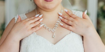 ウェディングドレス選びしてるとかで弟から画像送られてきた。百キロ近いデブのドレス姿とか本気でキモいんだけど