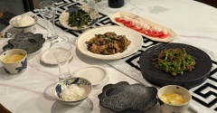 青椒肉絲と豚と茄子のトロトロ炒めとかの夜ごはん