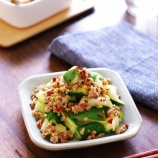 『手でボキボキ粗く折り割ったきゅうりと万能そぼろを和えるだけ！お手軽簡単★レンジも包丁もまな板も不要！！「花椒香る♪ピリ辛！豚そぼろきゅうり」【レシピ1873】【スパイス大使】』の画像