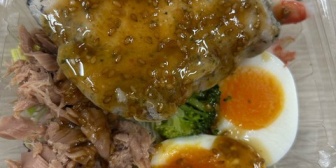 【ホロライブ】ばんちょーに「食べ方が限界飯スタイル」と言われたりりーかの昼食がこちら