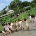田んぼで泥んこ遊び（以上児）