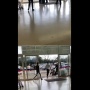 【動画】怒り狂ったパチンカスさん、台をバットでカチ割り ⇒ 文字通り店から”ツマミ”出されるｗｗｗｗｗ