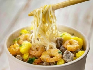 【最悪】5,000万食突破の「みそきん」に激震。麺の中から『とんでもない物』が出てきてしまう・・・・