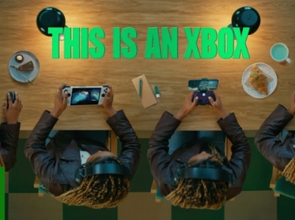 専門家「MSの全方位外交とソニーの独占回帰、どちらの方針が正しいか現時点では判断できない」