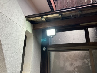 玄関のセンサーライトが故障したので買い替えた