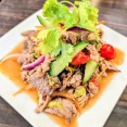 タイ料理新店「スアコローン（板橋・志村坂上）」で店名冠の牛肉和え「ヤム・ヌア・スアコローン」
