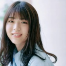 モデルの井手上漠さん、ロングヘアにミニスカート姿を公開「私、性別がないんです」