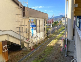 小田急の開成駅が待避線を設けられそうな構造になっている謎を考える