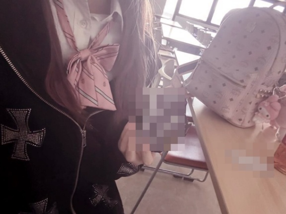 女子高生「高校で〇〇したら退学なったｗｗｗｗｗｗ」 ← 日本終わりすぎて話題に・・・