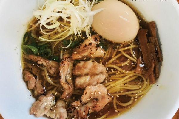 支那そばと欧風カリーの 灯が花 幸奴