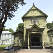 北大植物園で見た南極犬タロ（剥製）とエゾリス