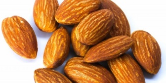 【報告者が○○】給食で向かいの子が無理やりアーモンド食べさせられて、痙攣し始めた。←少量の食べ物であのような迫真の演技ができる同級生に感心したよ