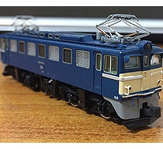 ＥＤ６２牽引の車掌車付ホキ８００・・・・３両