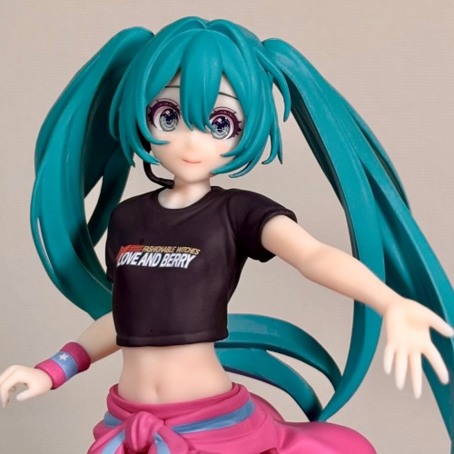 【フィギュアレビュー】初音ミク×オシャレ魔女ラブandベリー Desktop×Decorate Collections “初音ミク” ベリー衣装Ver.