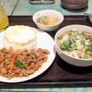 タイ料理「パヤオ」（浅草橋）で店名冠のランチ「パヤオセット（ガパオガイと汁麺）」